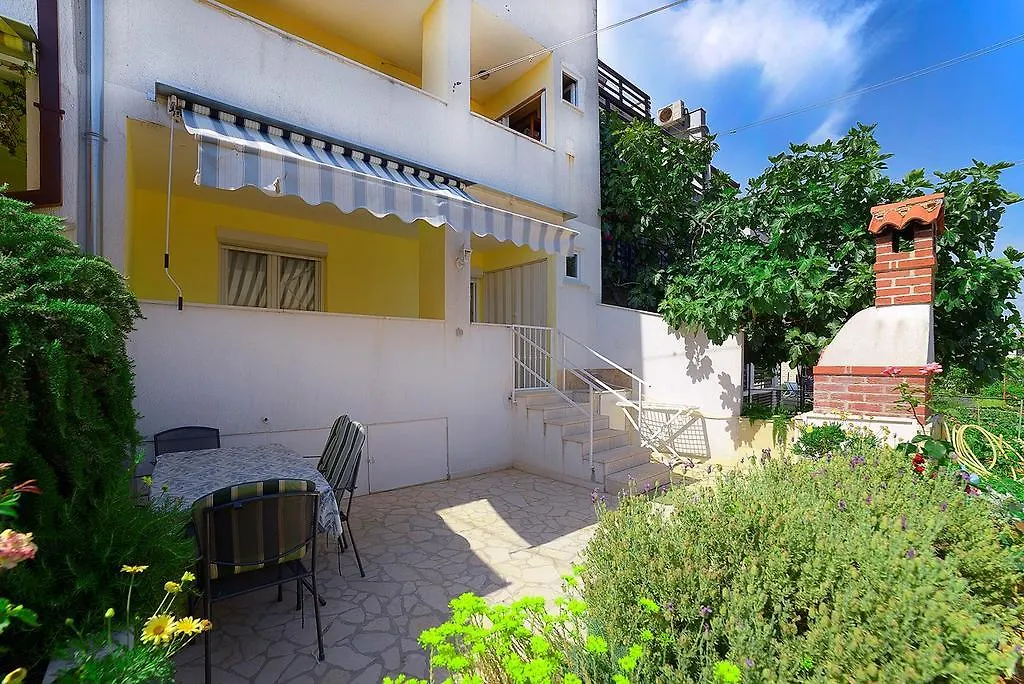 Apartments Tereza 1352 Pula