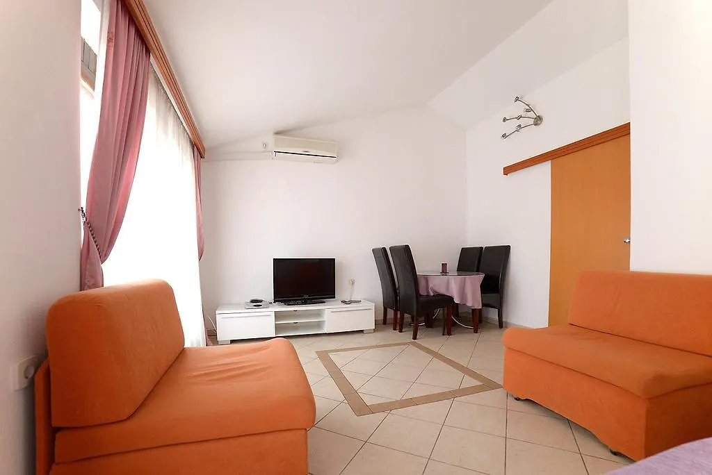 Apartments Tereza 1352 Pula 0*,